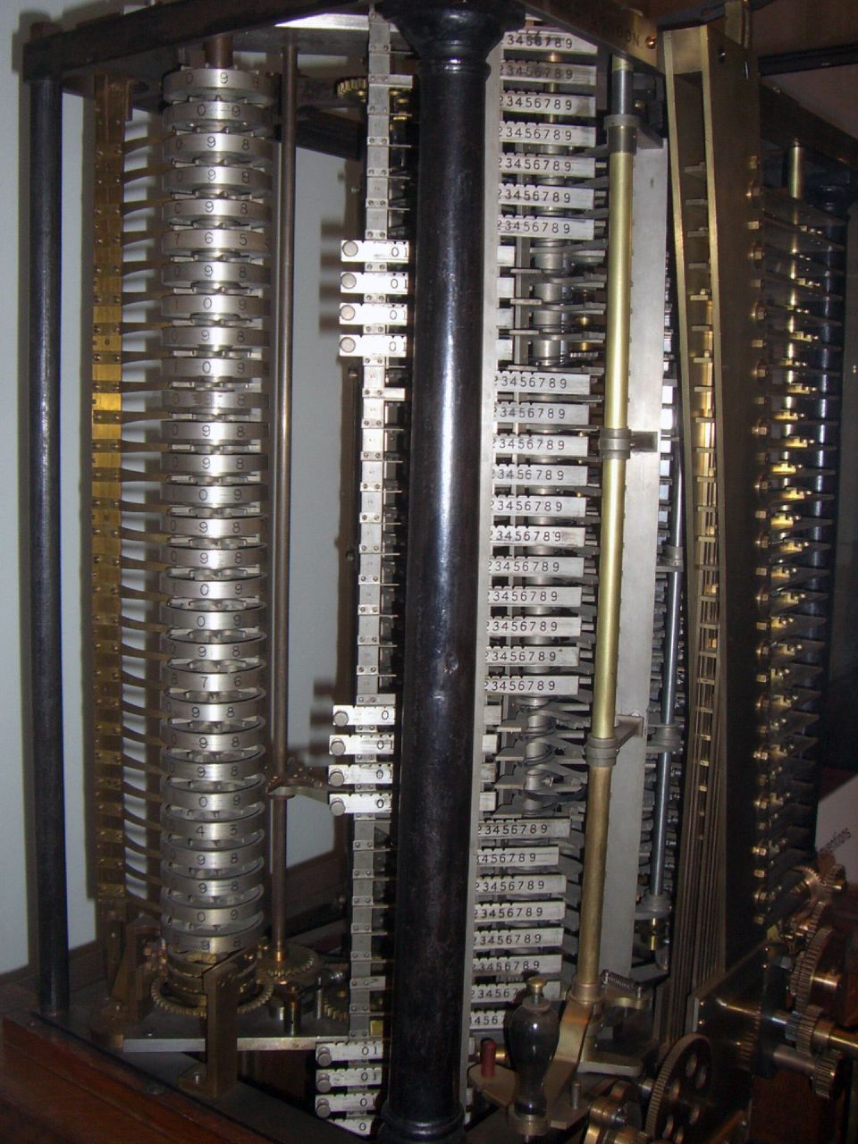 Um modelo da Máquina Analítica proposta por Babbage, a máquina para a qual Ada Lovelace escreveu instruções