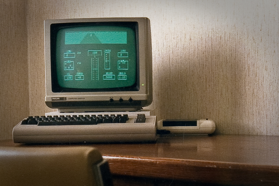 Um computador pessoal Commodore 64, exemplo dos computadores domésticos que as pessoas podiam programar
